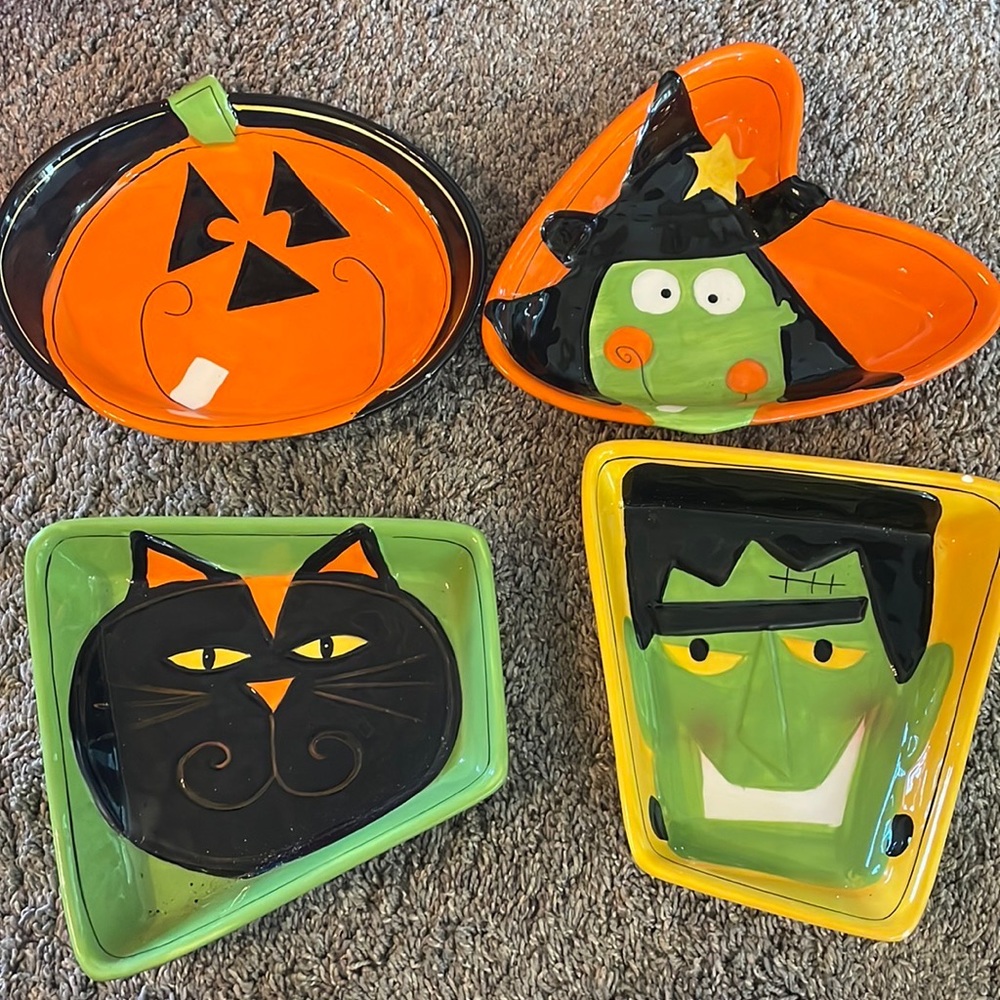 Set of 4 Halloween Dishes